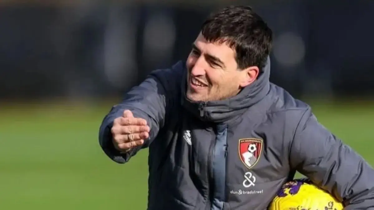 KANDIDAT: Andoni Iraola dikabarkan jadi kandidat kuat sebagai pelatih Manchester United.&nbsp;
(ig @1andni)