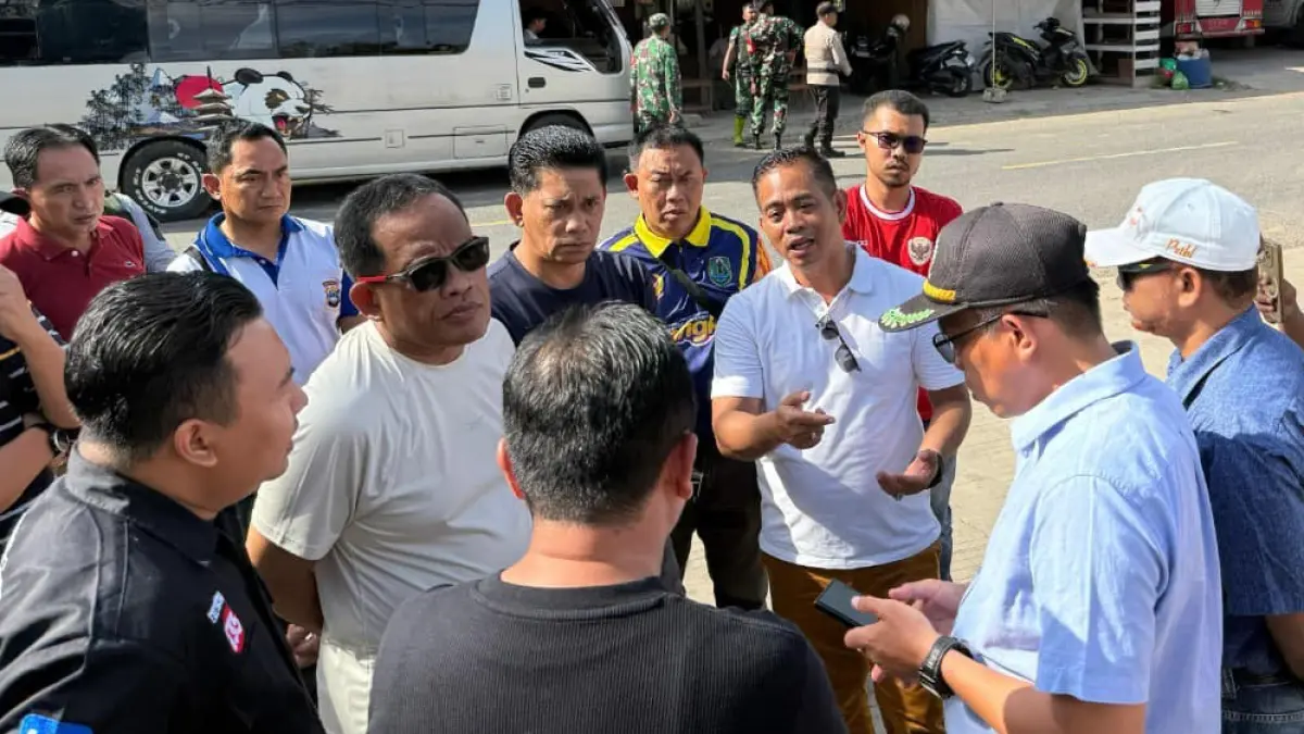 KE LAPANGAN: Bupati HSU Sahrujani dan DPRD HSU turun langsung ke SPBU Tayur memastikan distribusi solar subsidi berjalan tertib usai keluhan sopir truk mencuat.