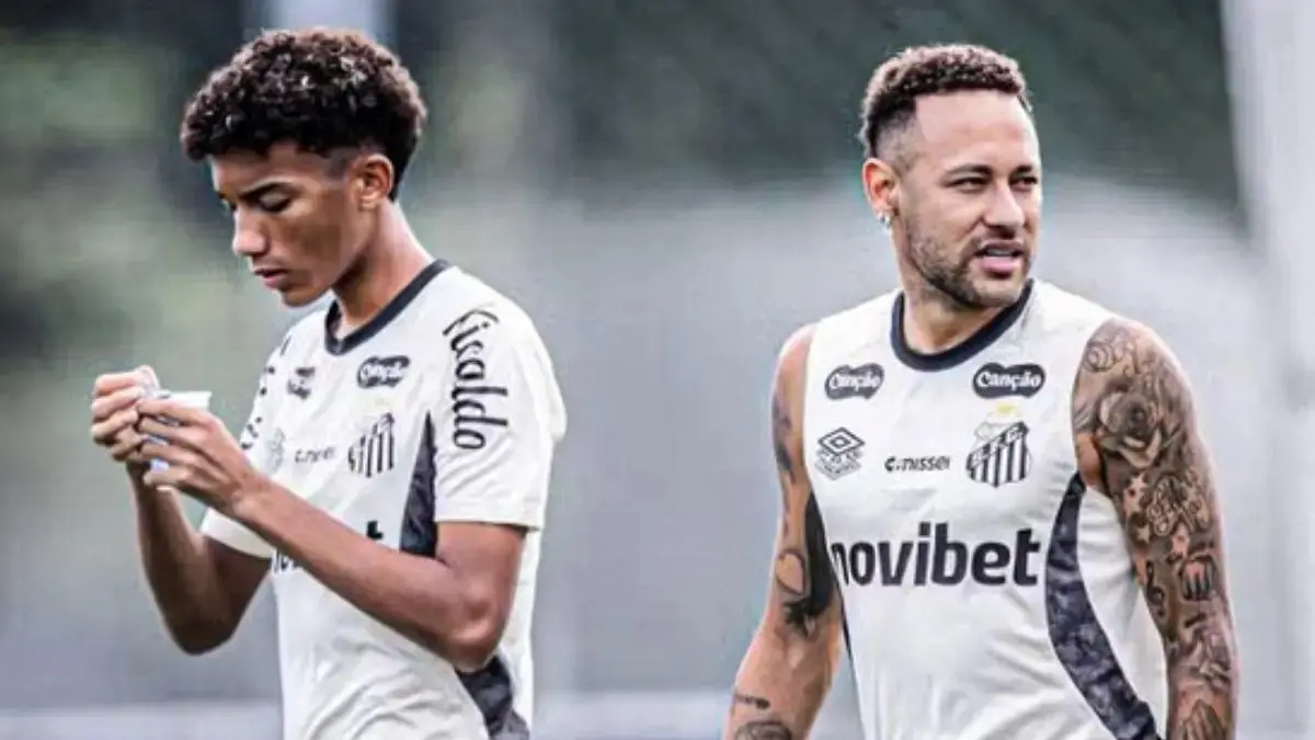 MINTA MAAF: Neymar meminta maaf ke Robinho Junior usai laga Copa Sudamericana.
(@DeadlineDayLive/X).
