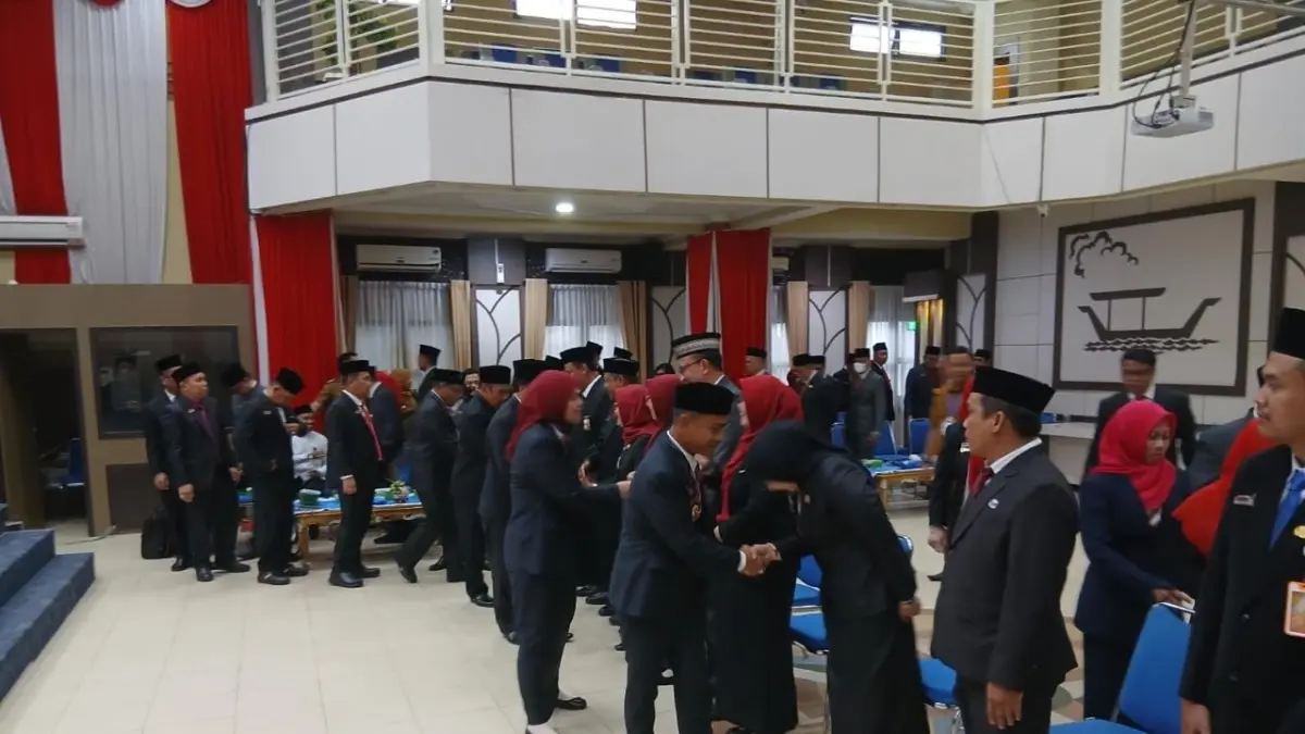 ROTASI: Wali Kota Banjarmasin Muhammad Yamin HR melantik dan merotasi 21 pejabat di lingkungan Pemko Banjarmasin, Senin (5/5) sore.