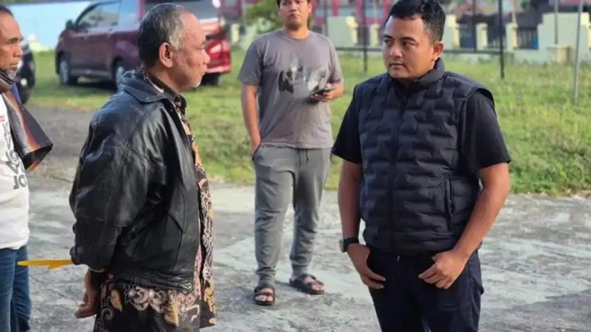 TERTANGKAP: Sempat buron, tersangka kasus dugaan pelecehan terhadap santriwati, kiai Ashari, 52, (kiri) akhir ditangkap polisi. (Satreskrim Polresta Pati)