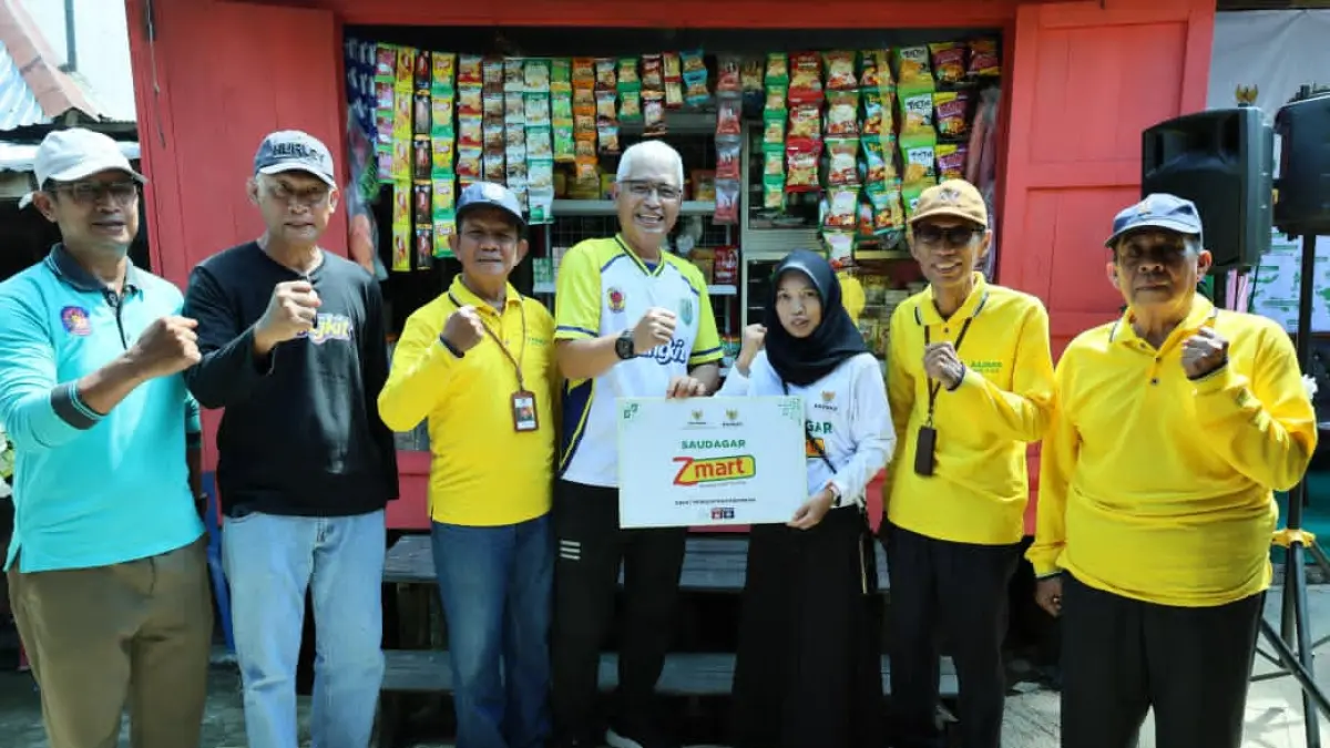 MOMEN: Wakil Bupati HSU, Hero Setiawan meresmikan Program Zmart Baznas di Desa Padang Besar, Kecamatan Amuntai Utara, sebagai upaya pemberdayaan ekonomi warga dan pelaku usaha mikro. (Foto: Pemkab HSU)