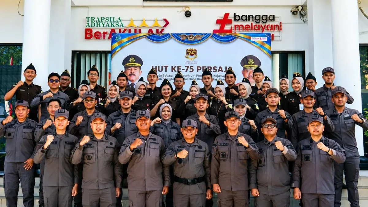 MOMEN:Kepala Kejaksaan Negeri HSU, Budi Triono memimpin upacara peringatan HUT Persaja ke-75 Tahun 2026.(Foto:Kejari HSU)