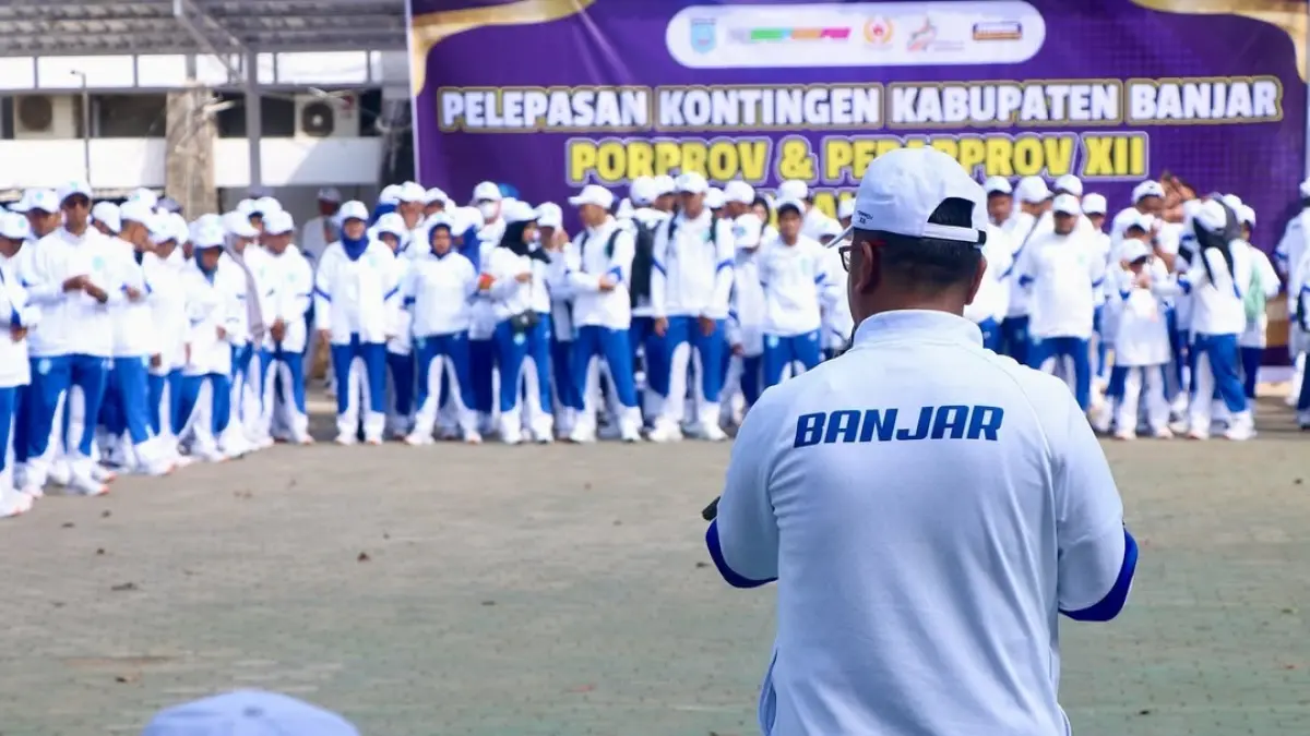 RAIH MEDALI: Pelepasan Kontingen Kabupaten Banjar yang berlaga pada Porprov Kalsel 2025 di Tanah Laut. (KONI BANJAR)