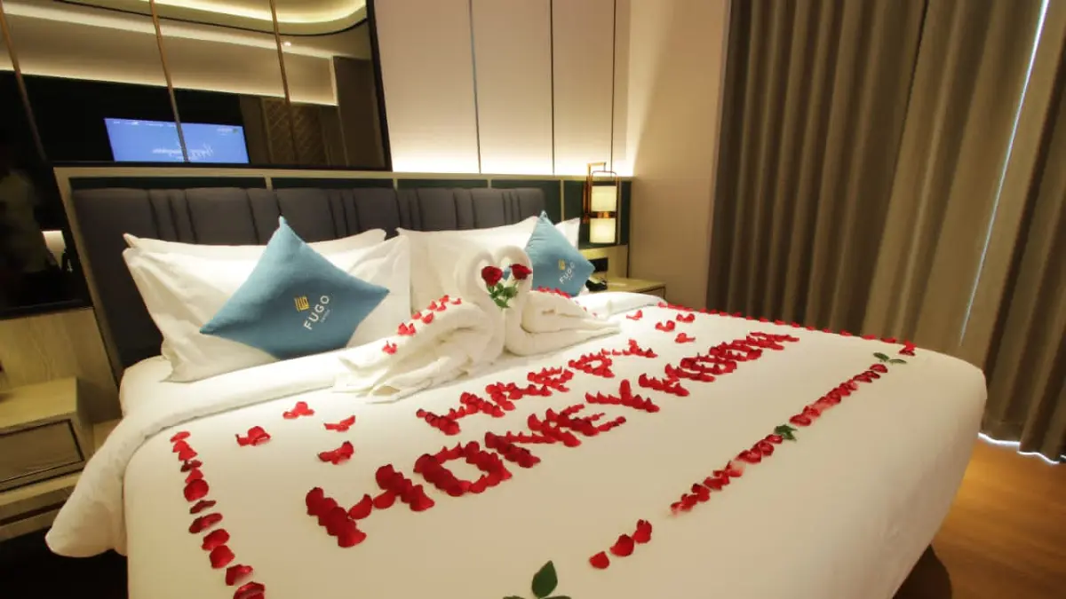 SPESIAL: FUGO Hotel Banjarmasin hadirkan Honeymoon & Anniversary Package, paket menginap romantis yang dirancang khusus untuk menikmati momen spesial.(Foto: FUGO Hotel Banjarmasin)