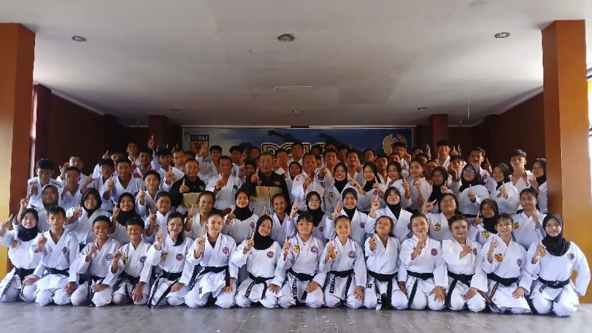 KONSOLIDASI: Ketua dan jajaran Pengda INKANAS Kalsel bersama anggota Majelis Sabuk Hitam saat kegiatan konsolidasi organisasi di Dojo Kejati Banjarmasin. (M Idris Jian Sidik)