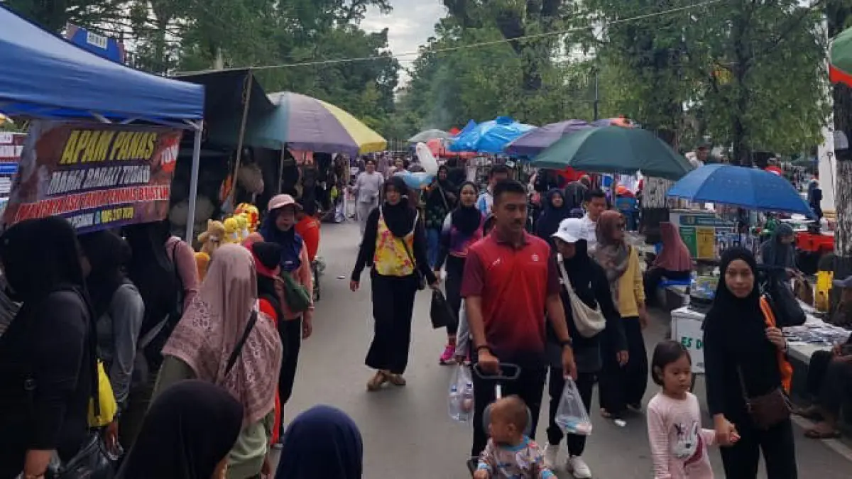 RAMAI: Car Free Day di Taman Dwi Warna Barabai jadi tempat nyaman menghabiskan waktu akhir pekan.