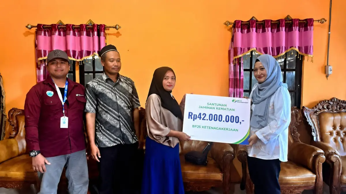 SANTUNAN: Penyerahan santunan kematian untuk ahli waris peserta BPJS Ketenagakerjaan di Kabupaten Barito Kuala, Jumat (8/5/2026).(Foto: BPJS Ketenagakerjaan)&nbsp;