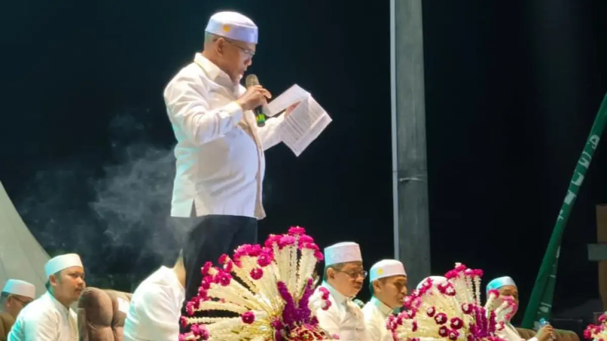 TAKZIM:Bupati Kabupaten Kotabaru, H Muhammad Rusli menyampaikan sambutan di acara Haul H Andi Arsyad