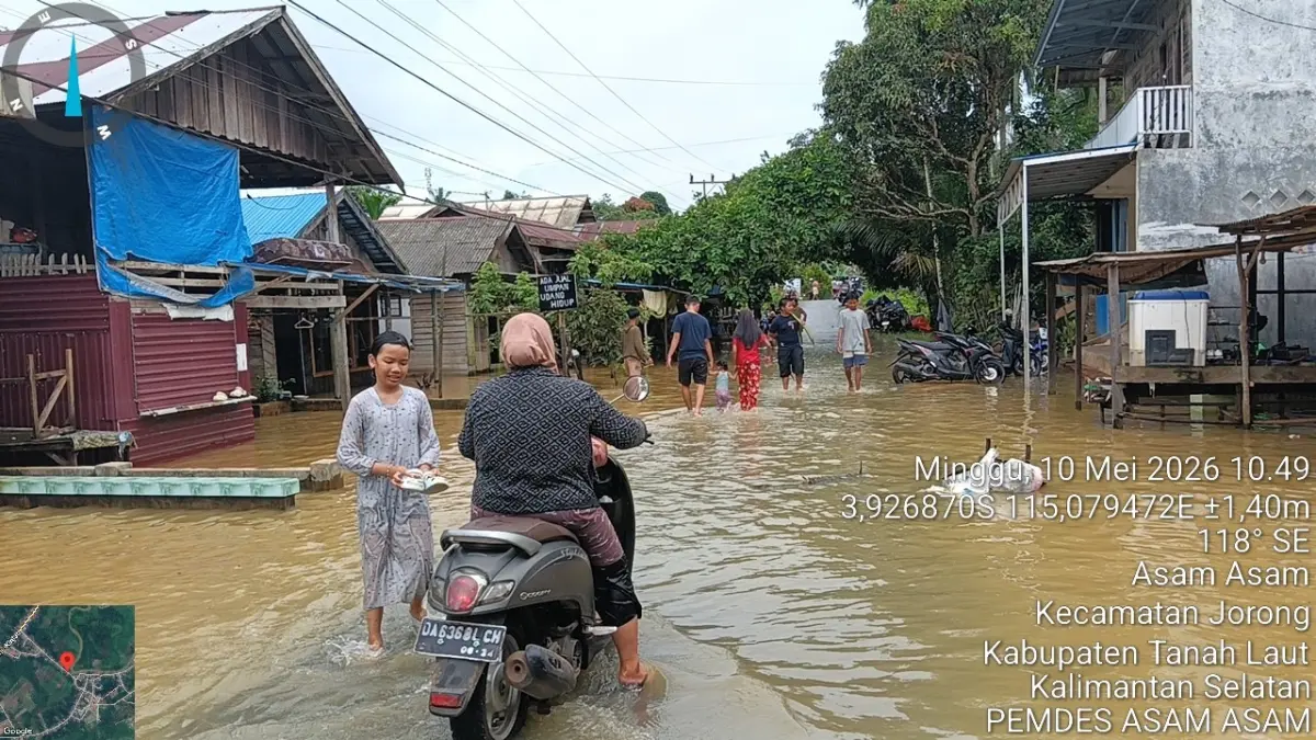 TERGENANG: Salah satu pemukiman warga di Desa Asam-Asam, Kecamatan Jorong yang mulai tergenang luapan air sungai pada Minggu (10/5/2026). (Foto : Grup KSB Datu Bungur untuk Radar Banjarmasin)