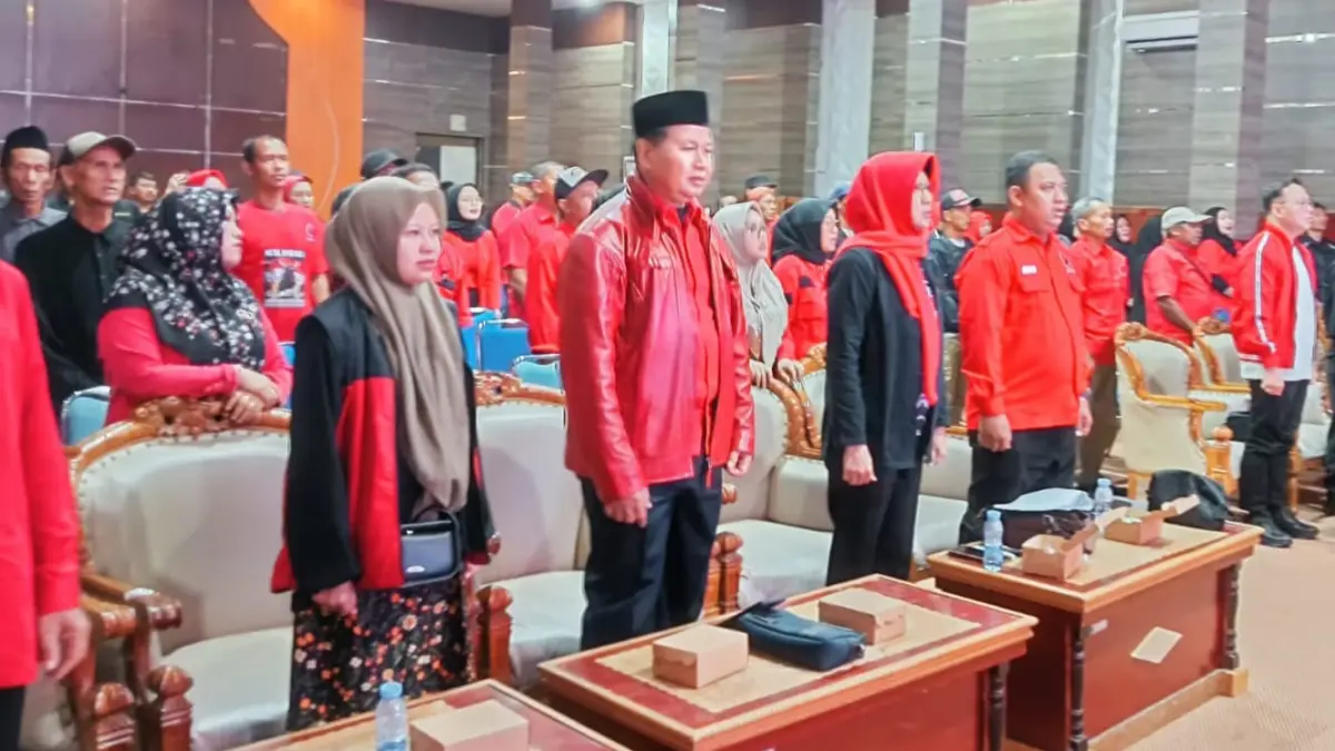 MUSYAWARAH: Ketua PDIP Tabalong, Supoyo saat bersama para pengurus PAC kecamatan se-Tabalong. (Foto : Ibnu Dwi Wahyudi/ Radar Banjarmasin)