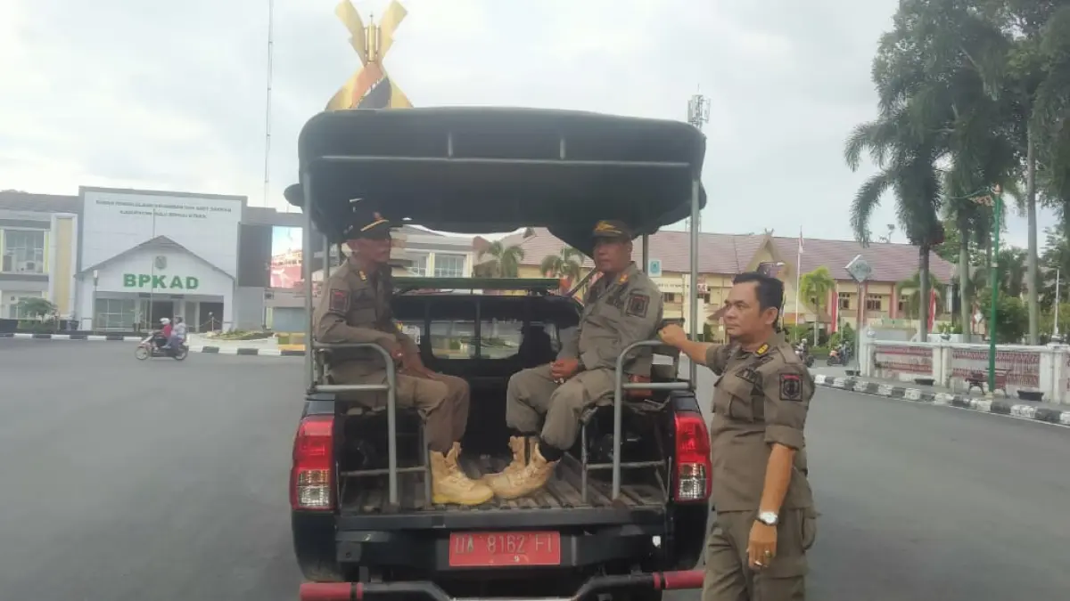 PATROLI: Satuan Polisi Pamong Praja Kabupaten Hulu Sungai Utara meningkatkan patroli siang dan malam dalam menjaga ketertiban lingkungan. (Foto: Satpol PP)