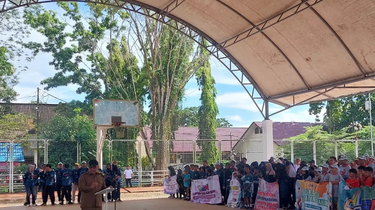 PEMBUKAAN:Wakil Bupati HST, Gusti Rosyadi Elmi membuka ajang O2SN SD di Lapangan Pelajar HST, Senin (11/5/2026).(Foto:Jamaluddin/Radar Banjarmasin)