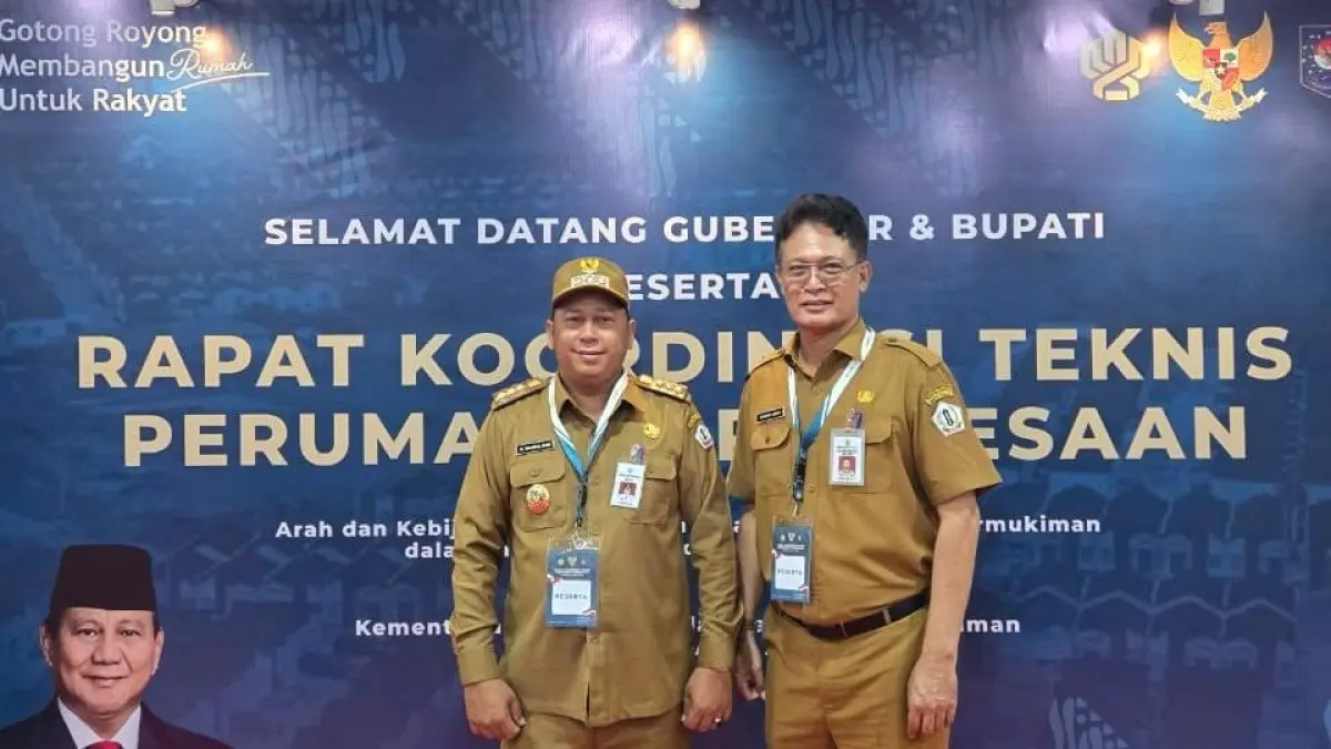 RAKOR – Bupati Barito Kuala H Bahrul Ilmi didampingi Kadis PU Akhdiyat Sabari mengikuti Rapat Koordinasi Teknis Perumahan Perdesaan di Gedung Sasana Bakti Praja Kemendagri, Jakarta, Selasa (29/4).