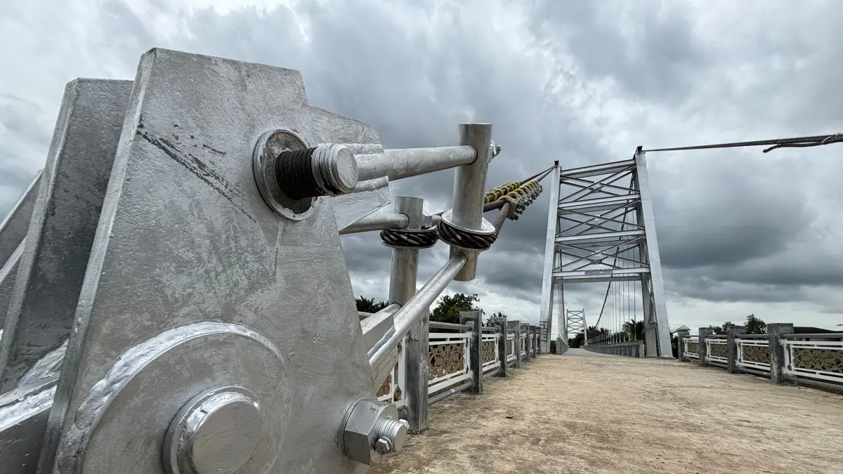 DICURI: Baut Jembatan Cusa Banjarmasin yang merupakan material penting diduga dicuri oleh oknum tak bertanggung jawab. (Zulvan Rahmatan/Radar Banjarmasin)