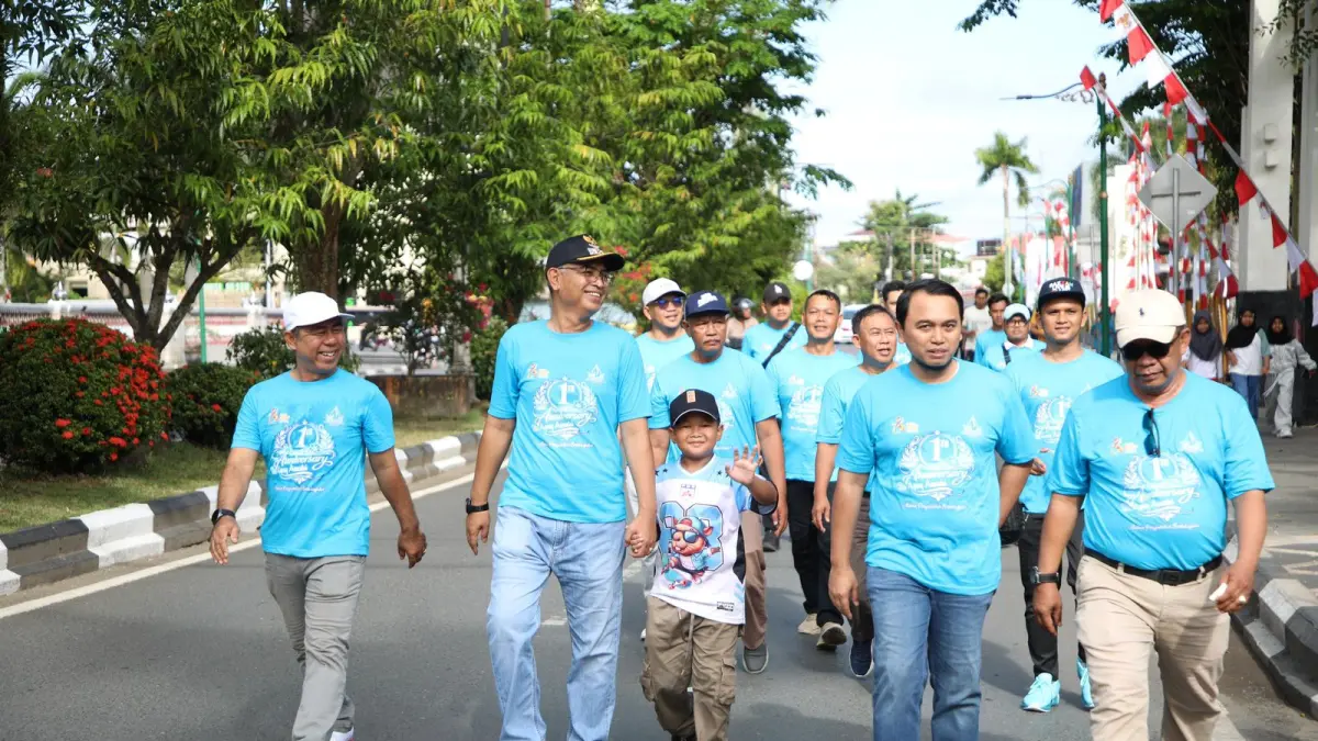 HADIR: Wabup HSU, Hero Setiawan hadiri anniversary PT Tirta Agung. Acara berlangsung ramai dan bertabur doorprize. Wabup harap peningkatan pelayanan. (Foto: Pemkab HSU)
