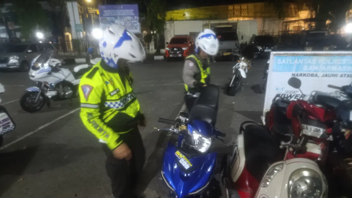 PENINDAKAN: Sejumlah motor yang diduga digunakan untuk aksi balap liar diamankan Polresta Banjarmasin dalam operasi penertiban di sejumlah titik di Kota Banjarmasin. Foto: Humas untuk Radar Banjarmasin