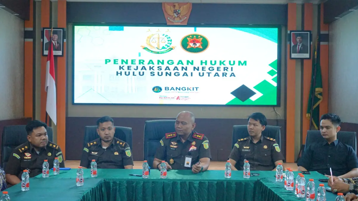 PENYADARAN: Kejari HSU beri penerangan hukum kepada Asosiasi Pemerintah Desa Seluruh Indonesia (APDESI) se HSU di Aula Kantor Kejari, Kamis (7/5/2026).(Foto:Kejari HSU)