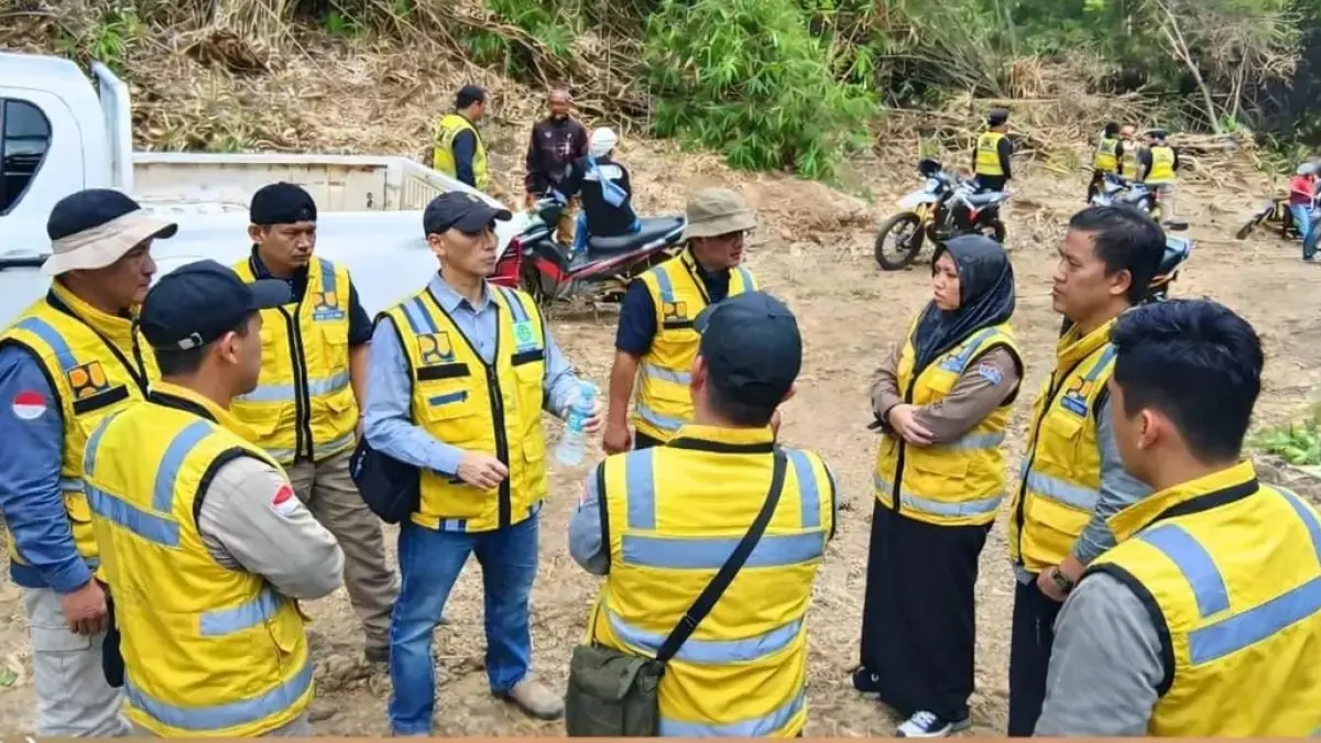 PERSIAPAN: Petugas melakukan survei lokasi rencana pembangunan Bendungan Riam Kiwa di Kecamatan Paramasan, Kabupaten Banjar. (BWS KALSEL)