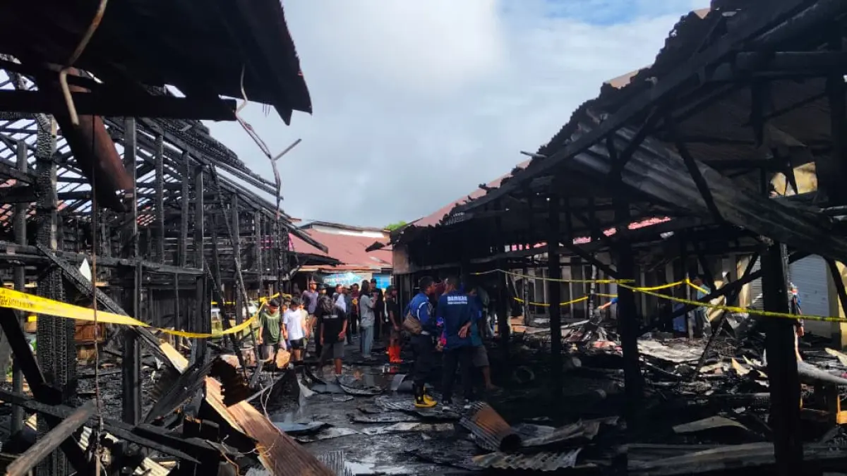 Kondisi kios di Pasar Alabio Kecamatan Sungai Pandan Kabupaten Hulu Sungai Utara, usai kebakaran hebat yang terjadi sekitar pukul 01.40 Wita, Kamis (14/5/2026). (Foto: Damkar)