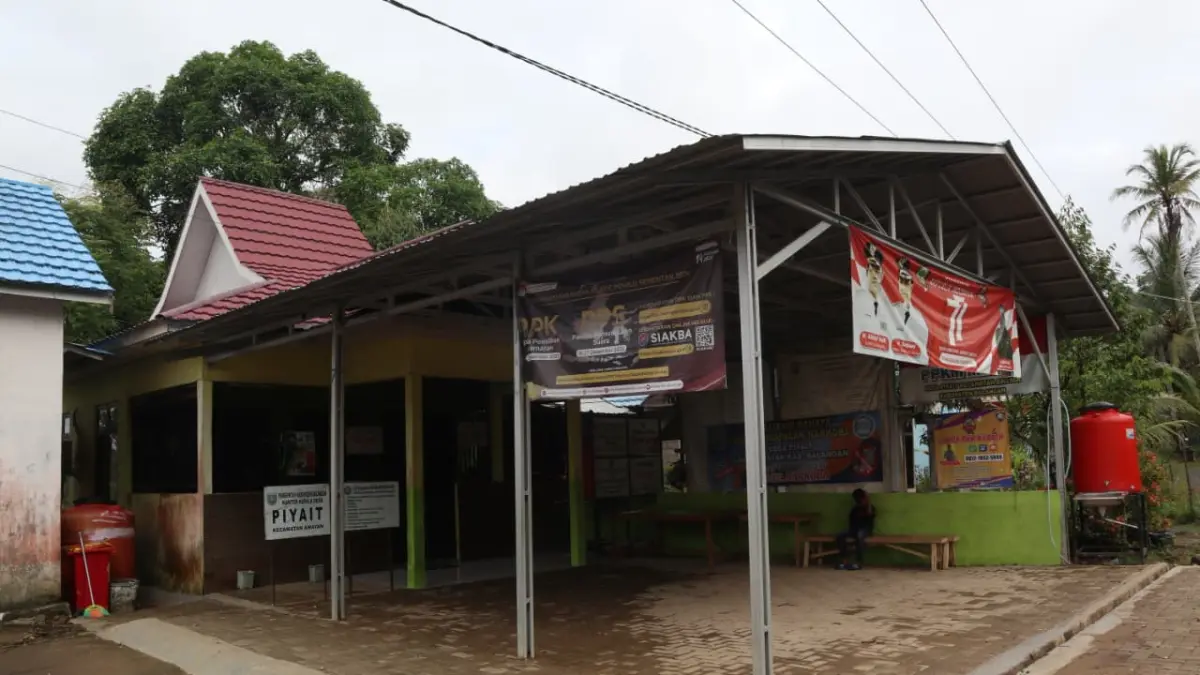 SIMPAN SEJARAH: Kantor Desa Piyait yang menjadi pusat administrasi bagi masyarakat setempat.