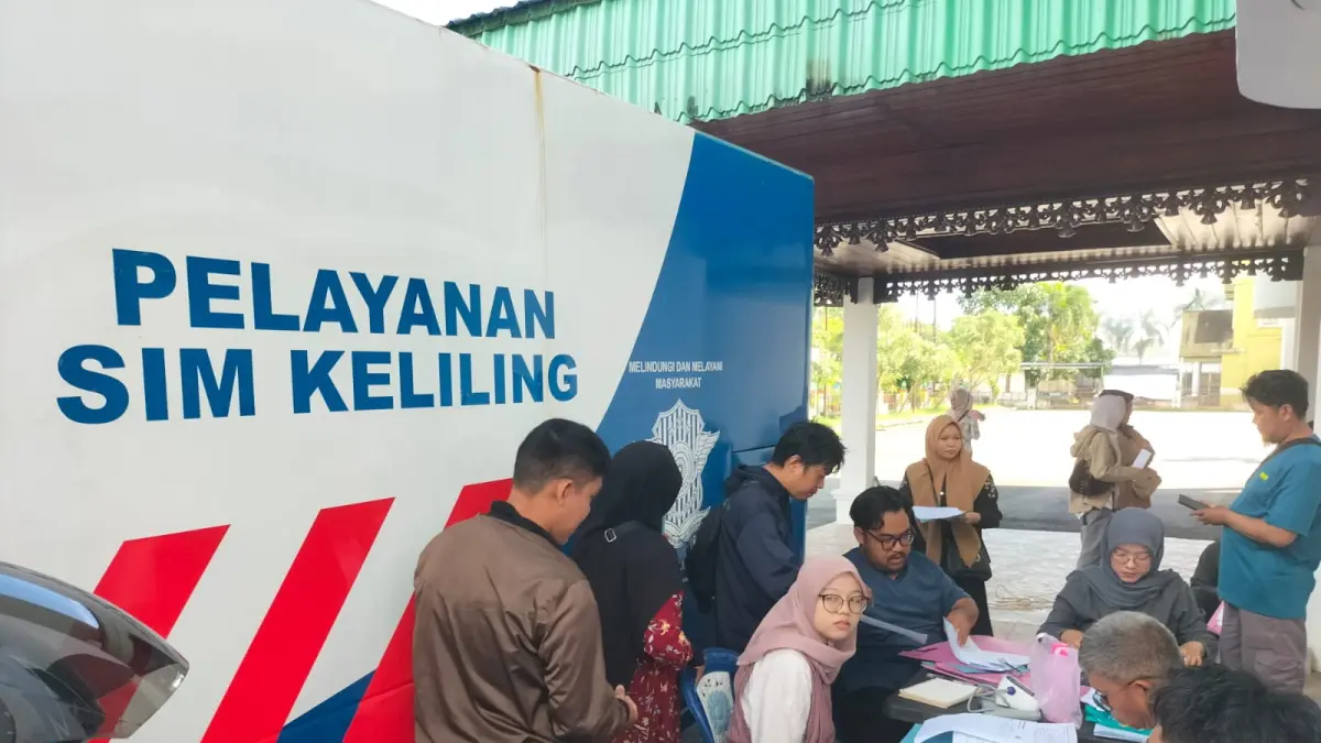 BEROPERASI KEMBALI: Bus layanan SIM Keliling Polresta Banjarmasin kembali beroperasi untuk melayani masyarakat yang hendak melakukan perpanjangan SIM.