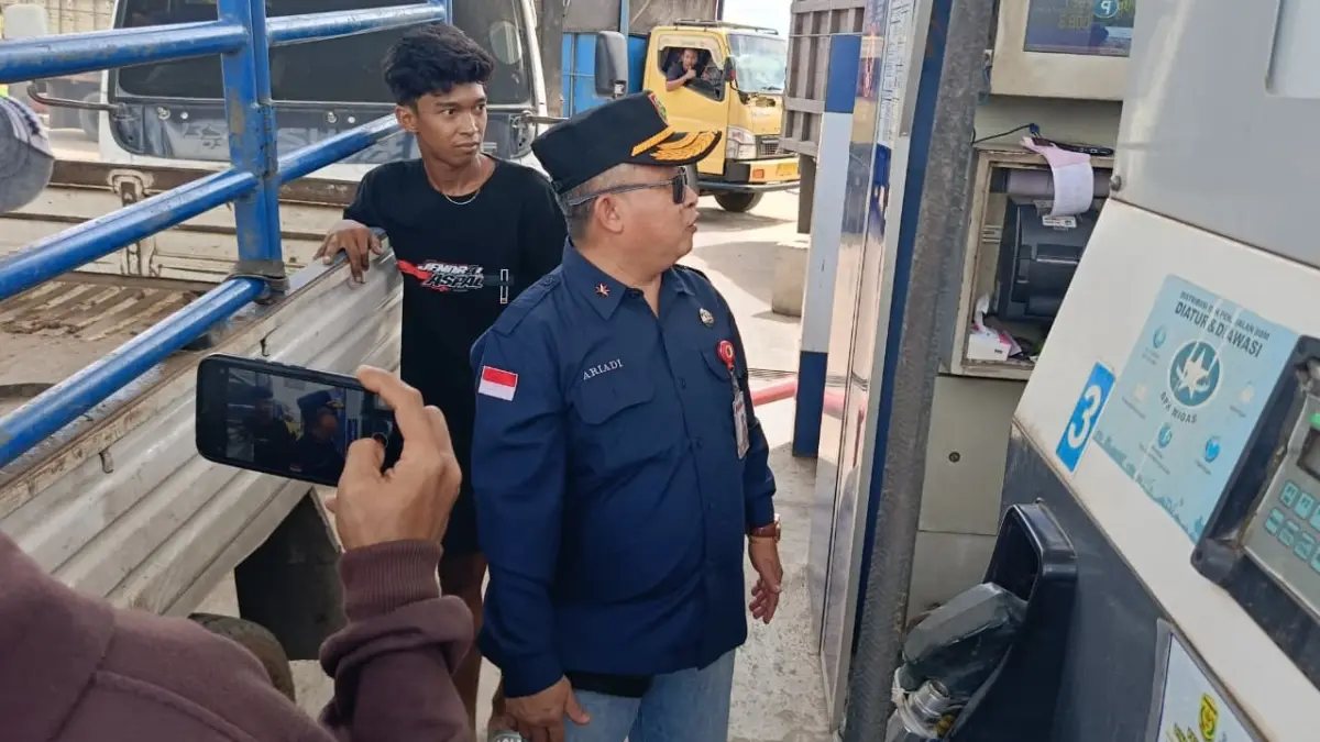 PASTIKAN DISTRIBUSI: Satgas BBM melakukan sidak ke tujuh SPBU untuk memastikan distribusi BBM bersubsidi jenis solar, Kamis (14/5)
