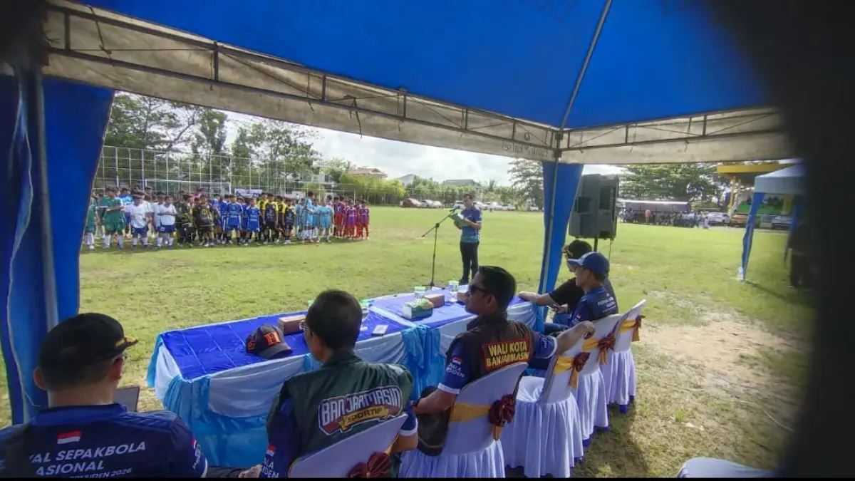 PEMBUKAAN: Suasana pembukaan Kompetisi Sepak Bola Nasional Piala Presiden kategori U10 dan U12 tingkat Kota Banjarmasin di Lapangan Kayutangi, Kamis (14/5/2026). (M Idris Jian Sidik)