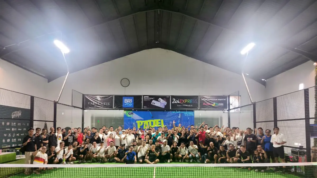 MOMEN: Foto bersama para peserta Turnamen Padel GMC Plus di Green Garden Padel Banjarmasin, Sabtu (16/5/2026).(Foto: M Idris Jian Sidik)