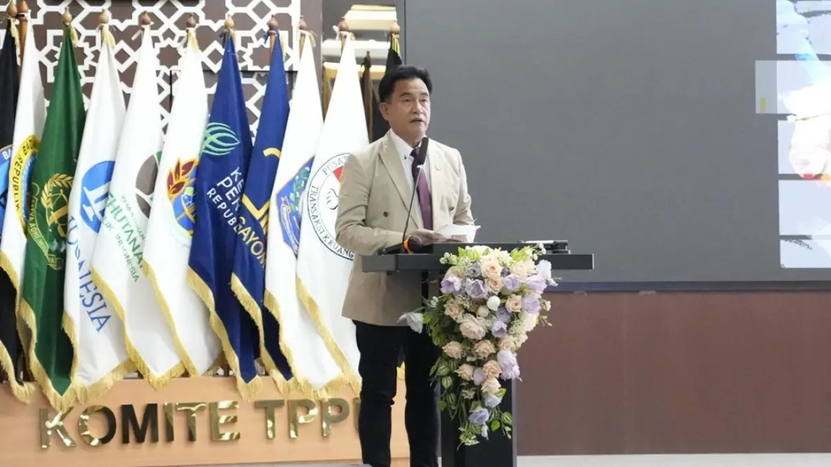 BERIKAN KETERANGAN: Menko Yusril Ihza Mahendra menegaskan bahwa negara tidak pernah mengeluarkan larangan nobar film Pesta Babi. (Kemenko Kumham Imipas)