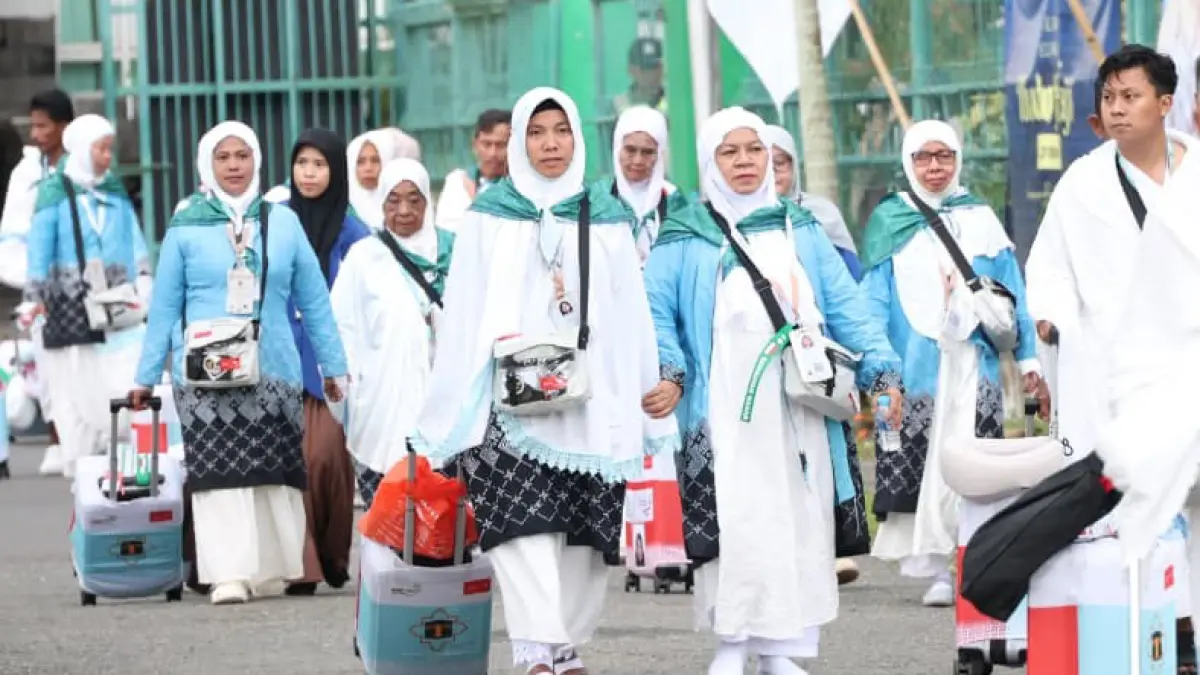 EMBARKASI HAJI: Jemaah calon haji asal Tanah Bumbu tiba di Embarkasi Haji Banjarbaru sebelum diberangkatkan ke Jeddah.