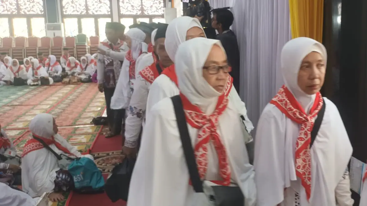JEMAAH HAJI: Jemaah calon haji Tabalong saat berkumpul di Pendopo Bersinar Pembataan. Sebagian mereka akan berangkat Rabu 19 Mei 2026.