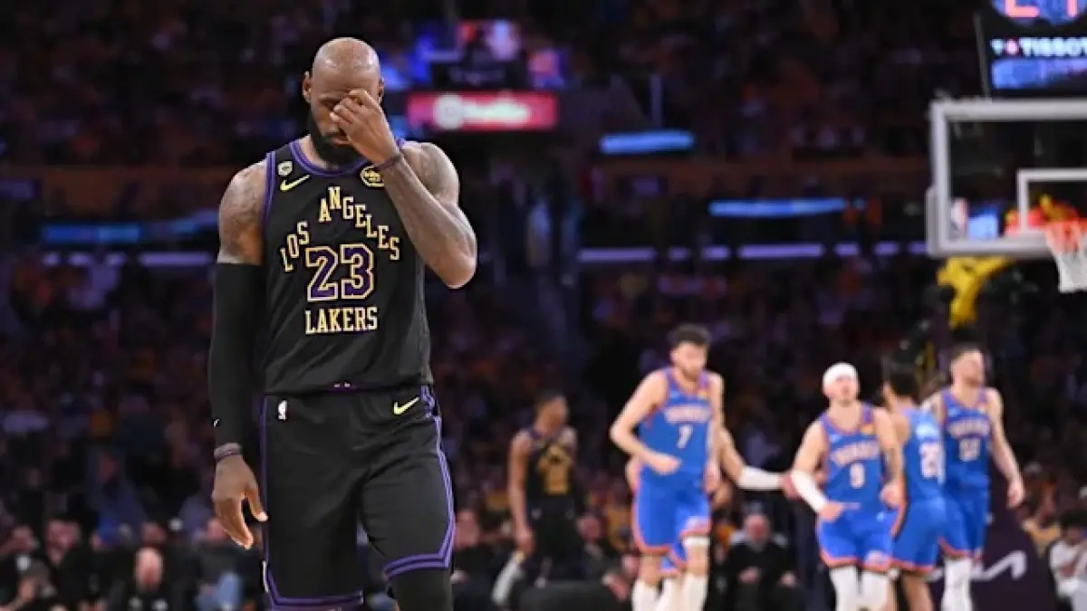 KECEWA: LeBron James dalam laga Los Angeles Lakers vs Oklahoma City Thunder di Playoff NBA 2026, Selasa (12/5).&nbsp;
(NBA)&nbsp;