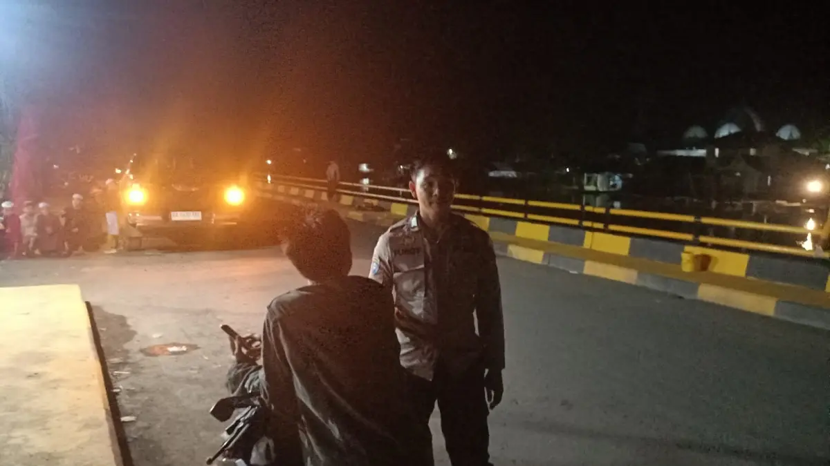 KLARIFIKASI: Kepolisian dari Polsek Martapura Barat saat menggali keterangan pedagang sayur disebut sebagai korban pembegalan yang viral di kawasan Teluk Selong. (Foto: POLSEK MARTAPURA BARAT UNTUK RADAR BANJARMASIN)
