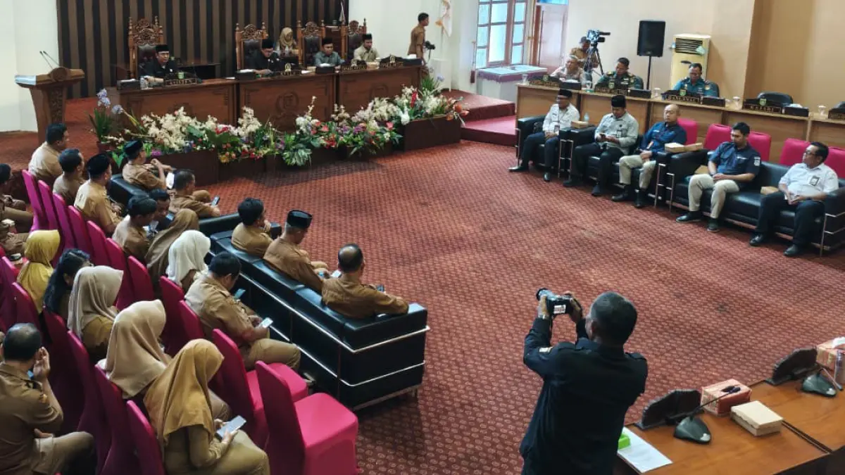 PARIPURNA: Suasana rapat paripurna DPRD Kabupaten Tanah Bumbu saat penyampaian Raperda tentang Penyelenggaraan Perizinan Berusaha Berbasis Risiko di Batulicin.
