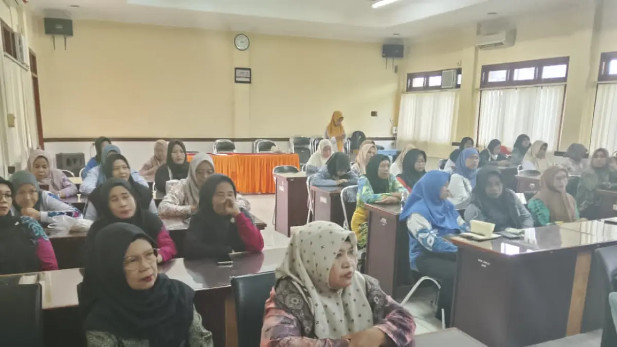 PELATIHAN:Puluhan kader KB mengikuti kegiatan peningkatan kapasitas petugas lini lapangan dan kader KB dalam pengelolaan alokon yang digelar DPPKBPM Kota Banjarmasin, Senin (18/5/2026) pagi.(Foto: Endang Syarifuddin/Radar Banjarmasin)