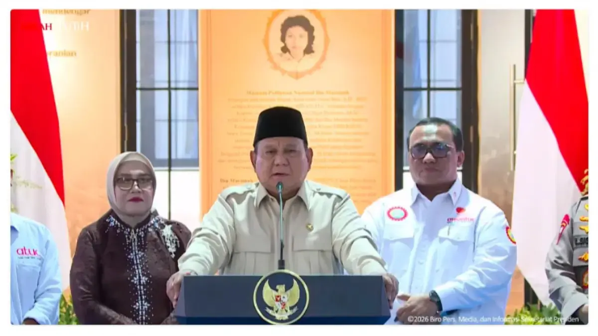 TANGGAPI RUPIAH: Presiden Prabowo Subianto saat peresmian Rumah Ibu Marsinah di Nganjuk, Jawa Timur, Selasa (16/5). (YouTube Setpres)