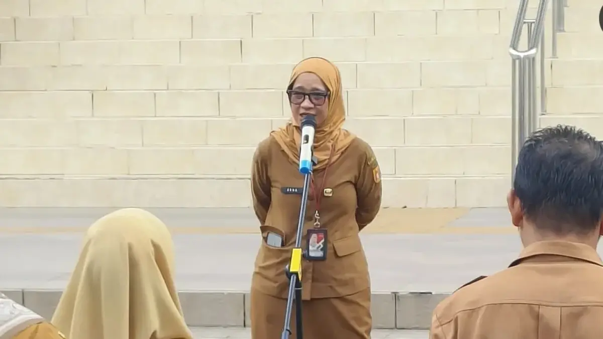 Sekretaris DPRD Kota Banjarbaru, Hj. Arnawaty Sufiatin, menekankan peningkatan profesionalisme dan kedisiplinan jajaran pegawai sekretariat. Penguatan etos kerja ini bertujuan untuk mengoptimalkan fungsi supporting system terhadap tugas-tugas legislatif dan pelayanan masyarakat di Banjarbaru