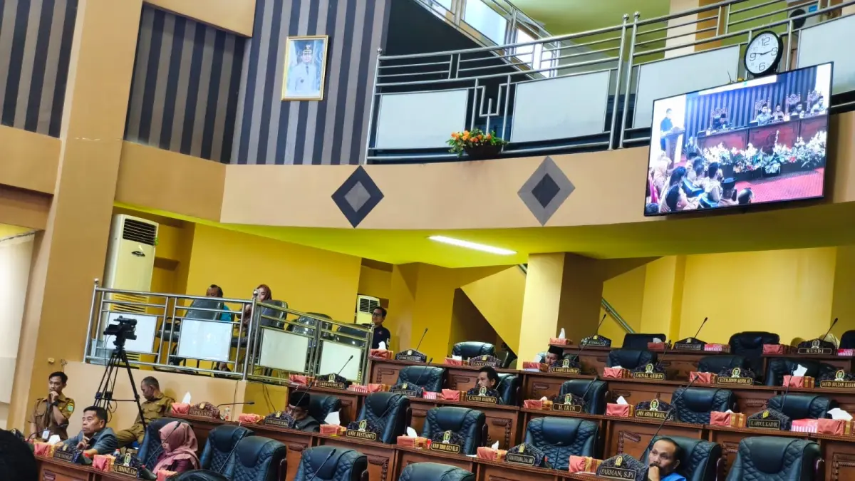Banyak kursi kosong saat Rapat Paripurna DPRD Tanah Bumbu. (Zulqarnain/Radar Banjarmasin)