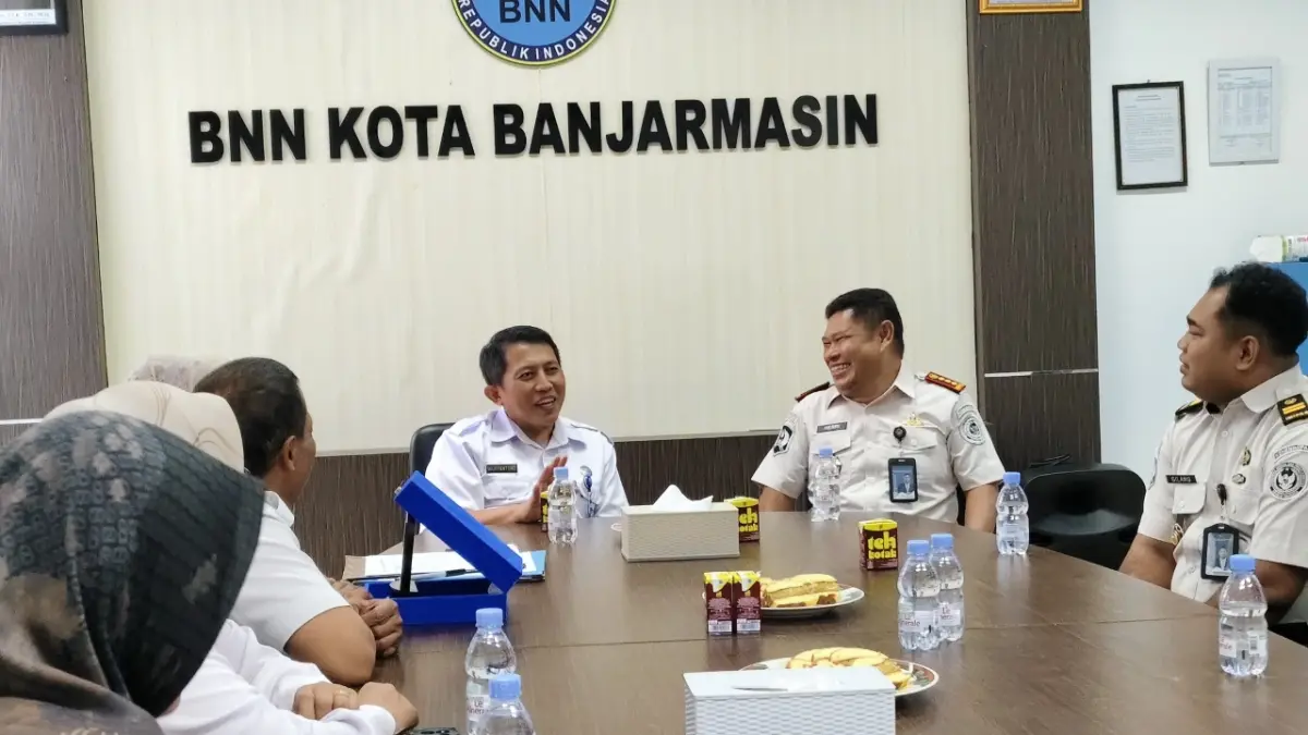 KOLABORASI: Kepala Lapas Kelas IIA Banjarmasin Akhmad Herriansyah bersama Kepala BNNK Wuryantono saat pertemuan