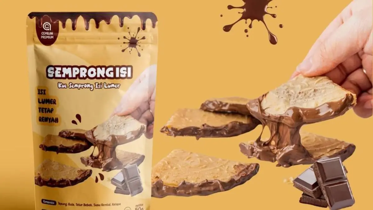 MITRA RITEL: Didukung pembinaan dari DKUMPP Kabupaten Banjar, kue Semprong Lumer produksi Sadudin kini juga dijual di Indomaret.

&nbsp;