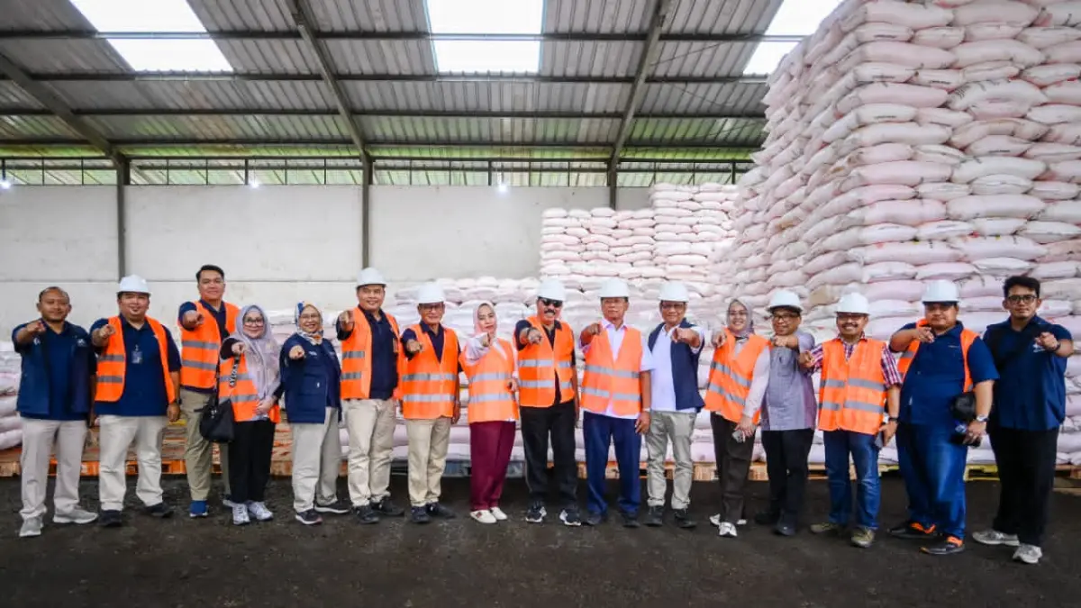 TINJAU: Pupuk Kaltim tinjau Gudang Pupuk Telaga.