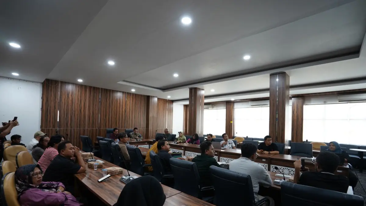 MOMEN: Suasana jumpa pers pemilihan Rektor Universitas Lambung Mangkurat periode 2026–2030 saat panitia memberikan penjelasan mengenai tahapan penjaringan bakal calon rektor di Ruang Wasaka 3 Lantai 3 Gedung Rektorat ULM Banjarmasin, Rabu (20/5/2026).