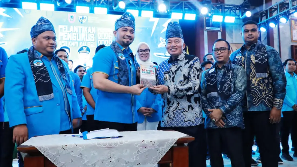 SELAMAT: Gubernur Kalsel H Muhidin menegaskan Pemprov Kalsel siap membantu kegiatan generasi muda Banua yang tergabung di KNPI Kalsel.