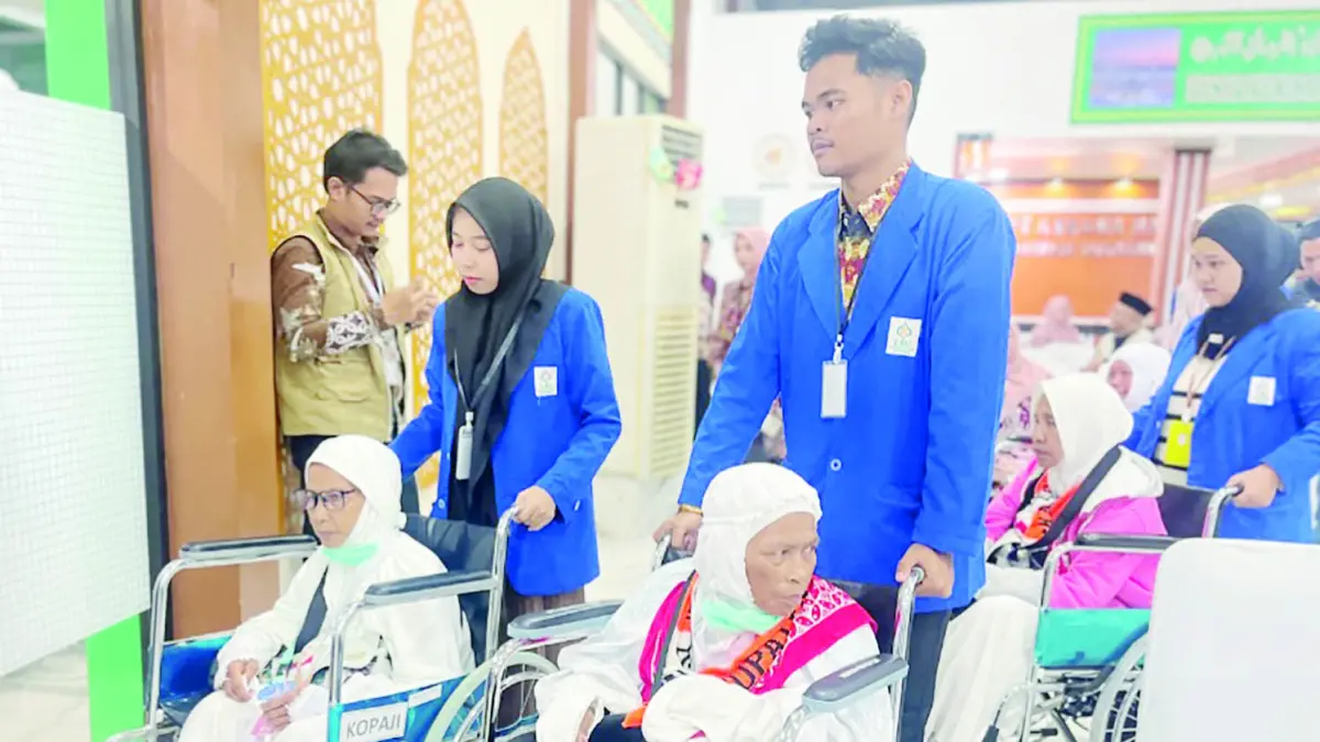 KLOTER TERAKHIR: Pemberangkatan jemaah haji kloter BDJ 19 di Embarkasi Banjarmasin, Kamis (21/5) dini hari.&nbsp;
(HUMAS KEMENHAJ UNTUK RADAR BANJARMASIN).