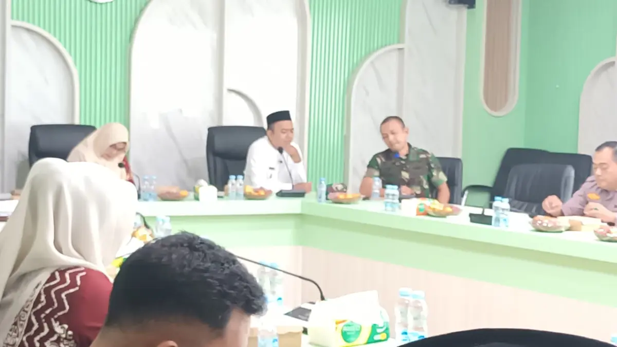 MENETAPKAN: Rapat bersama untuk menetapkan pembatasan pembelian bio solar di Tabalong. (Foto : Ibnu Dwi Wahyudi/ Radar Banjarmasin)