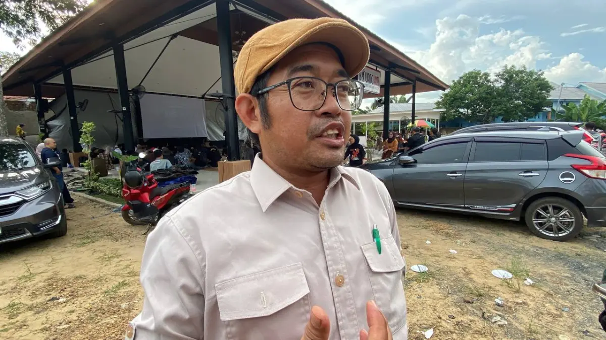 BERI KOMENTAR: Antropolog ULM, Nasrullah menyampaikan pandangannya usai menghadiri nobar dan diskusi film dokumenter Pesta Babi di Banjarbaru, Jumat (22/5/2026).(Foto: Fadlan Zakiri/Radar Banjarmasin)