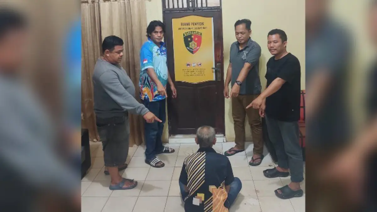 DIRINGKUS : Y, lansia asal Desa Sambangan, Kecamatan Bati-Bati diamankan jajaran Polsek Bati-Bati karena kedapatan menyimpan Sabu di rumahnya.