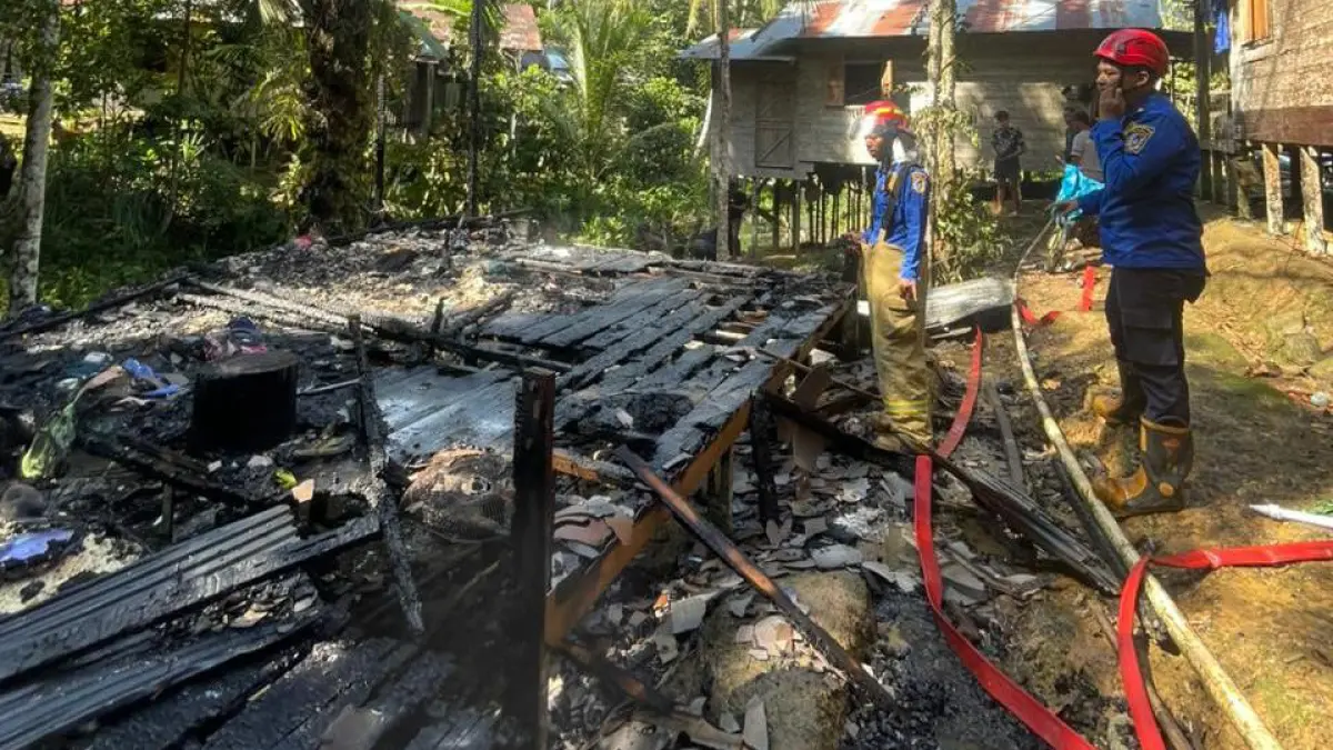 LUDES: Rumah milik Masran di Desa Halunuk, HSS, ludes terbakar dilalap si Jago Merah.
