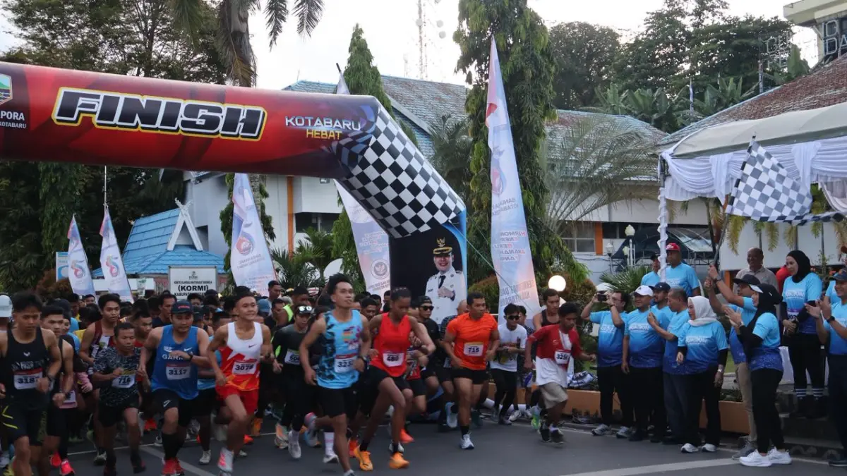 RAMAI: Para pelari antusias meriahkan Run Fun di Siring Laut Kotabaru.